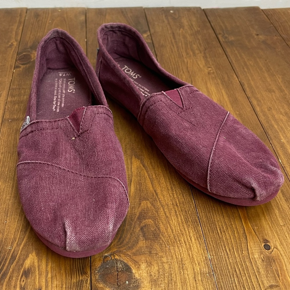 Toms classic canvas slip ons Womens size 7.5 maroon